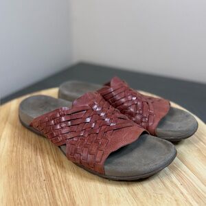 Taos women’s Guru Red Leather sandals